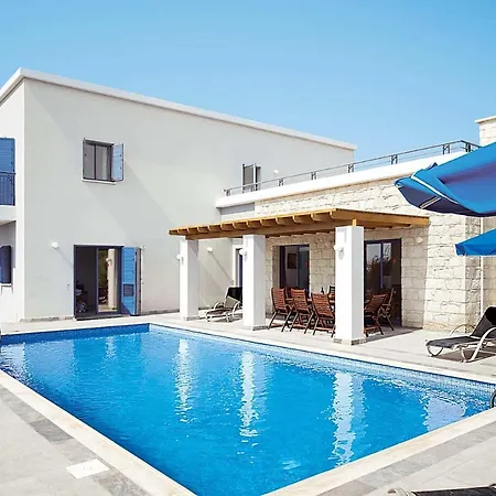 Coral Artemis - Four Bedroom With Private Swimming Pool *