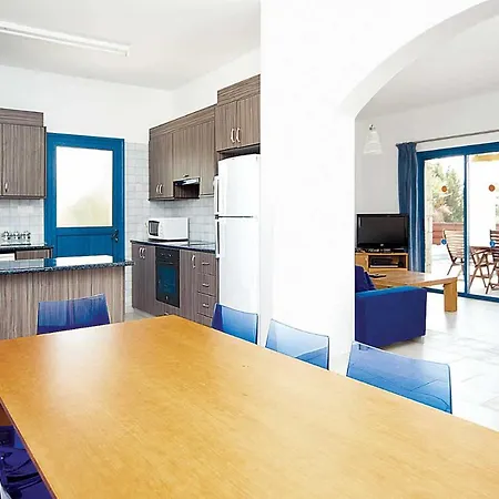 Coral Artemis - Four Bedroom With Private Swimming Pool * Peyia