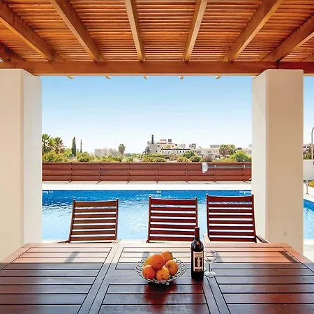 Coral Artemis - Four Bedroom With Private Swimming Pool Peyia
